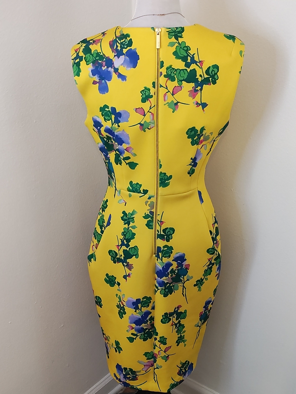 Calvin Klein beautiful yellow base flower print sheath dress - Picture 5 of 7